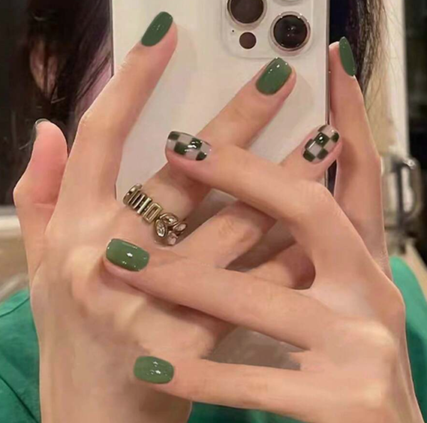 24pcs Short Square Shaped Pressed On Nail (5 Sets)