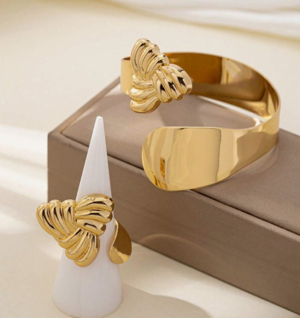 Geometric Design Statement Bracelet (5 Sets) - Image 2