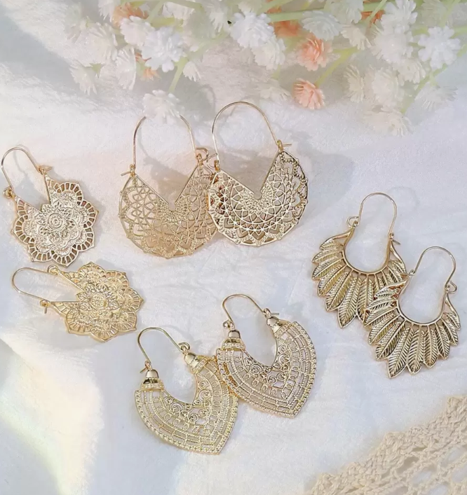 TopHanqi 4 Pairs Hollow Out Flower & Geometric Design Earring (10 Sets)