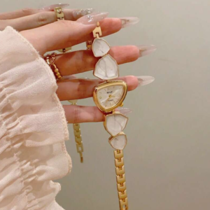 New Fashion Women's Triangular Dial Quart Watch (10 Sets)