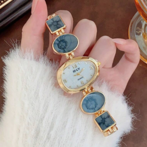 Women's Triangular Dial Quartz Watch (10 Sets)